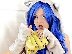 Cosplayer Penetrates Her Hairy Cunny With A Banana