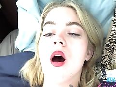 Blonde Sage Fox With Trimmed Vulva Screams While Being Frigged